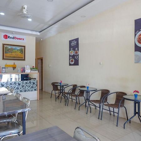 Reddoorz Plus @ Losari Makassar Exterior foto