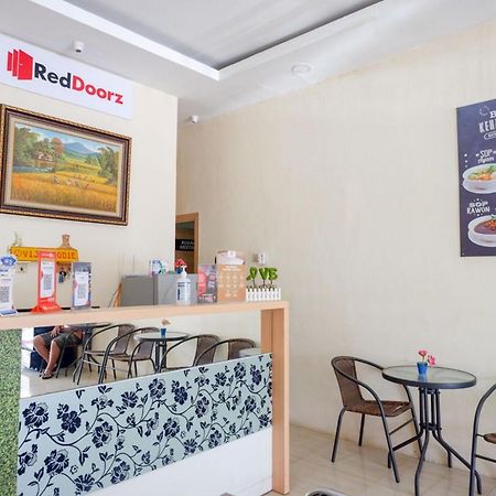 Reddoorz Plus @ Losari Makassar Exterior foto