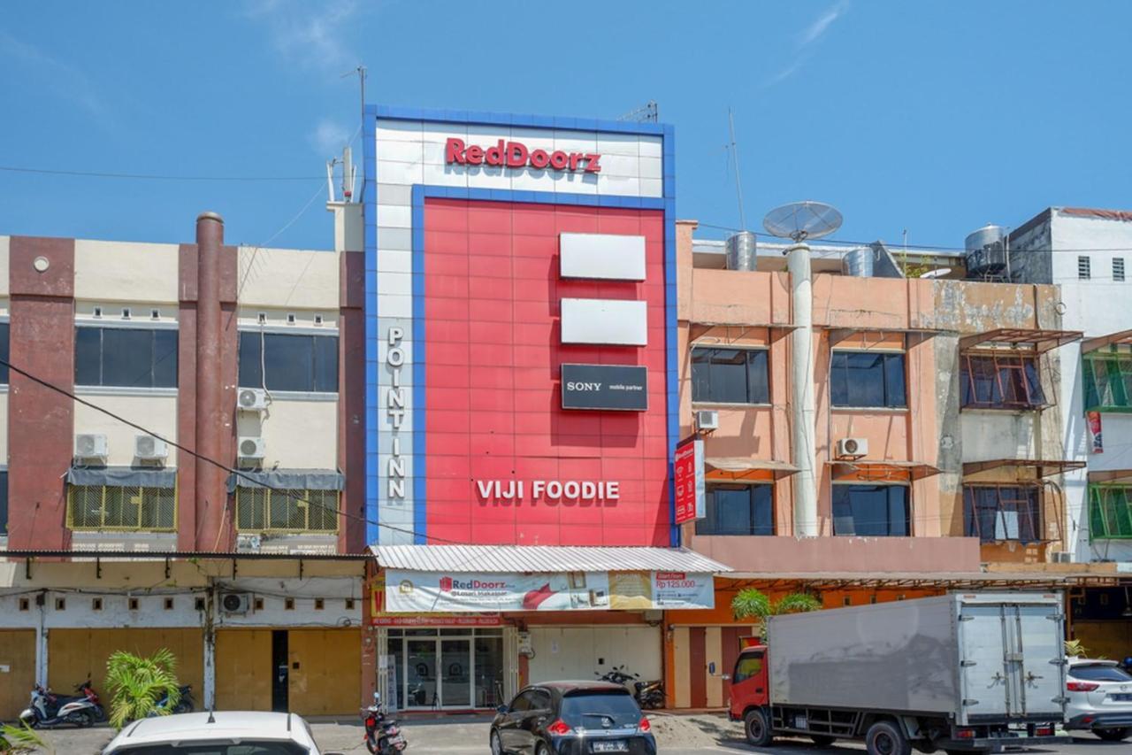 Reddoorz Plus @ Losari Makassar Exterior foto